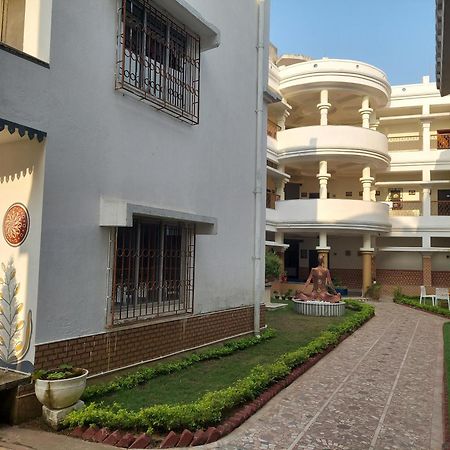 Hotel Kolam Shānti Niketan Exteriör bild
