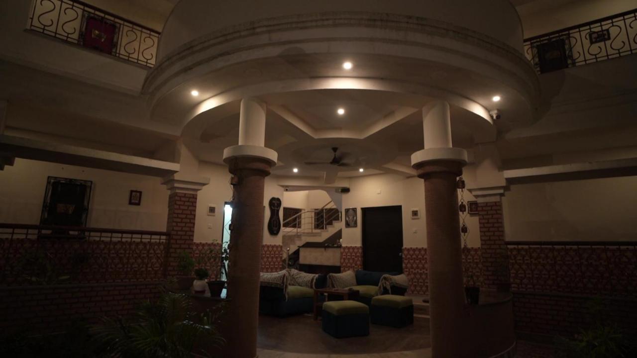 Hotel Kolam Shānti Niketan Exteriör bild