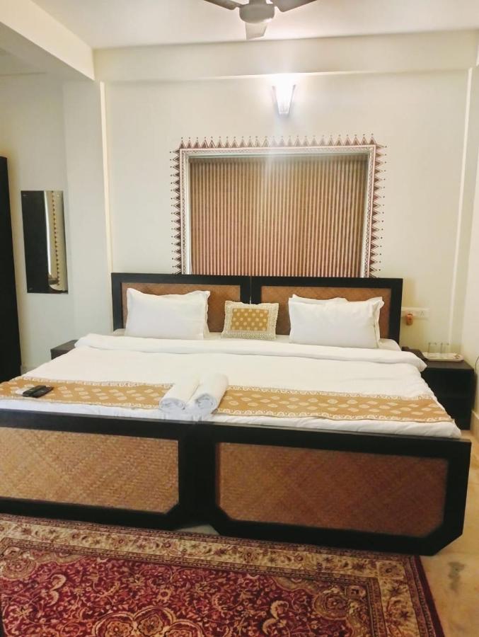 Hotel Kolam Shānti Niketan Exteriör bild