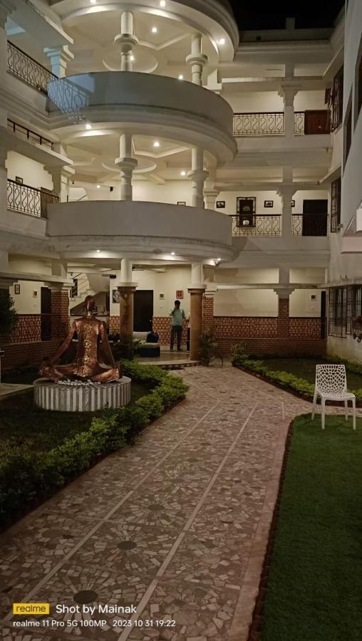 Hotel Kolam Shānti Niketan Exteriör bild