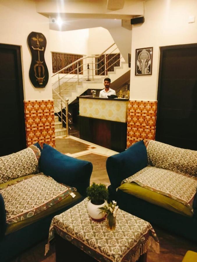 Hotel Kolam Shānti Niketan Exteriör bild