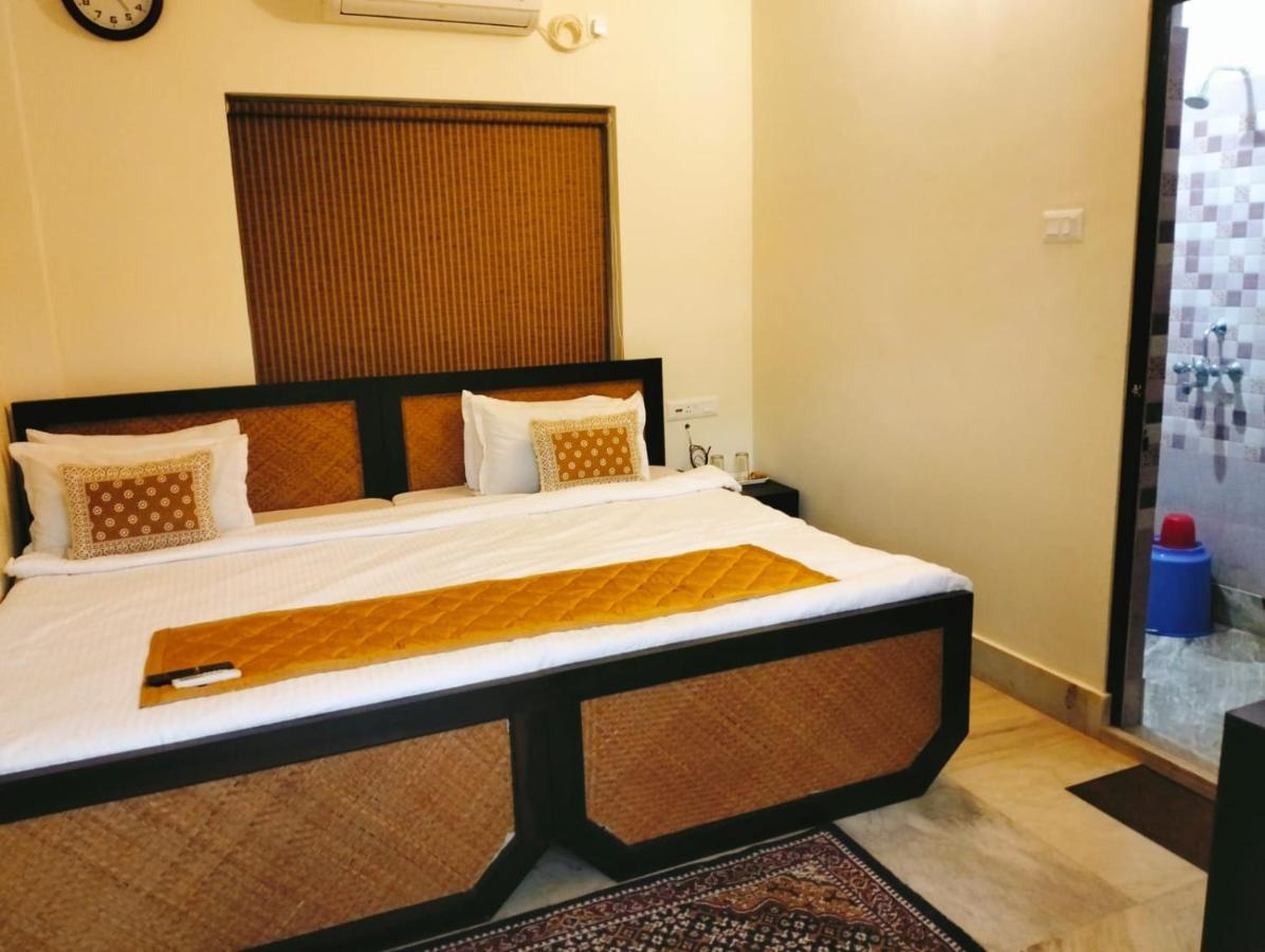 Hotel Kolam Shānti Niketan Exteriör bild