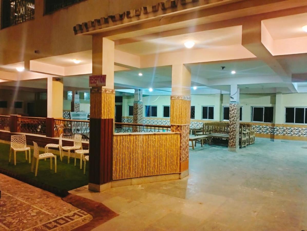 Hotel Kolam Shānti Niketan Exteriör bild