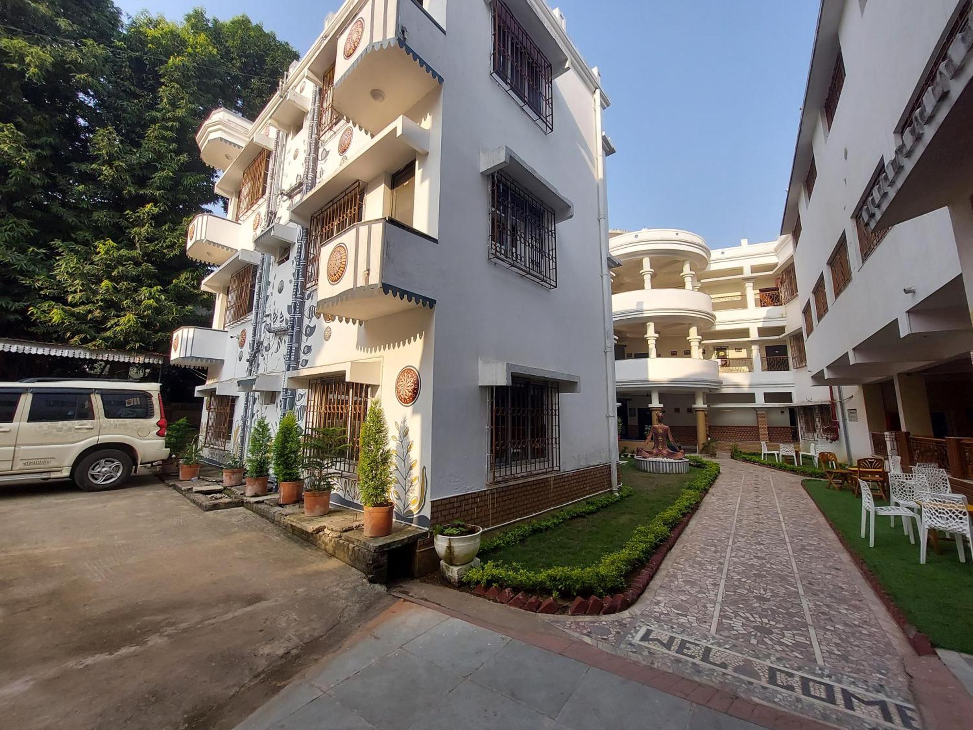 Hotel Kolam Shānti Niketan Exteriör bild